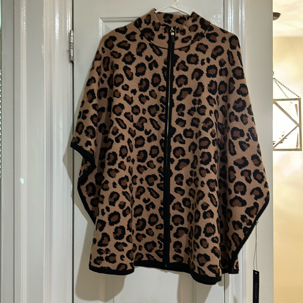 NWT Tahari leopard zip up poncho sweater in size L/XL